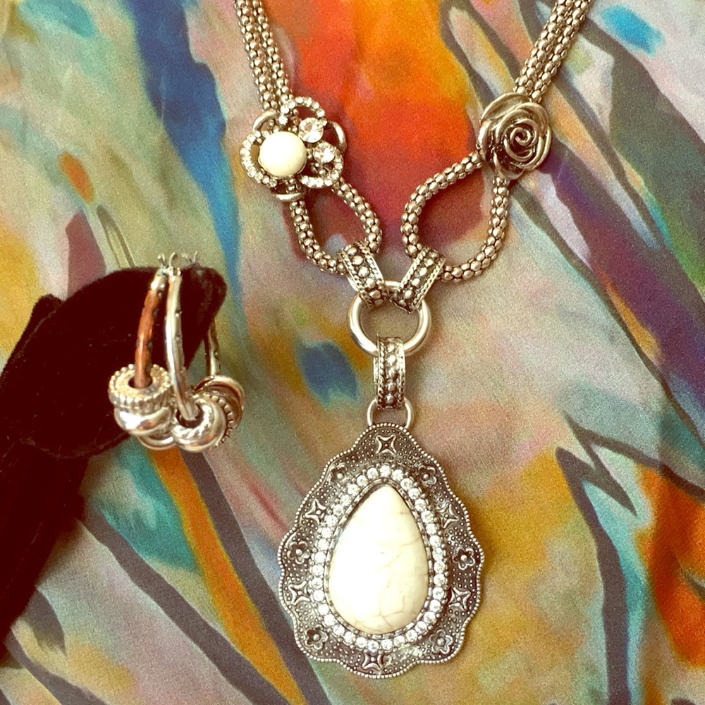 💕Beautiful Statement Jewelry Set - Picture 3 of 8
